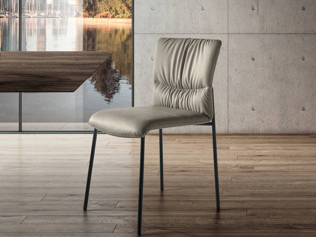élégante chaise capitonnée en cuir beige | Chaise Woop | LAGO élégante chaise capitonnée en cuir beige | Chaise Woop | LAGO