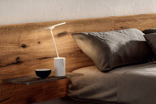 cama suspendida con cabecera en madera | Cama Fluttua | LAGO