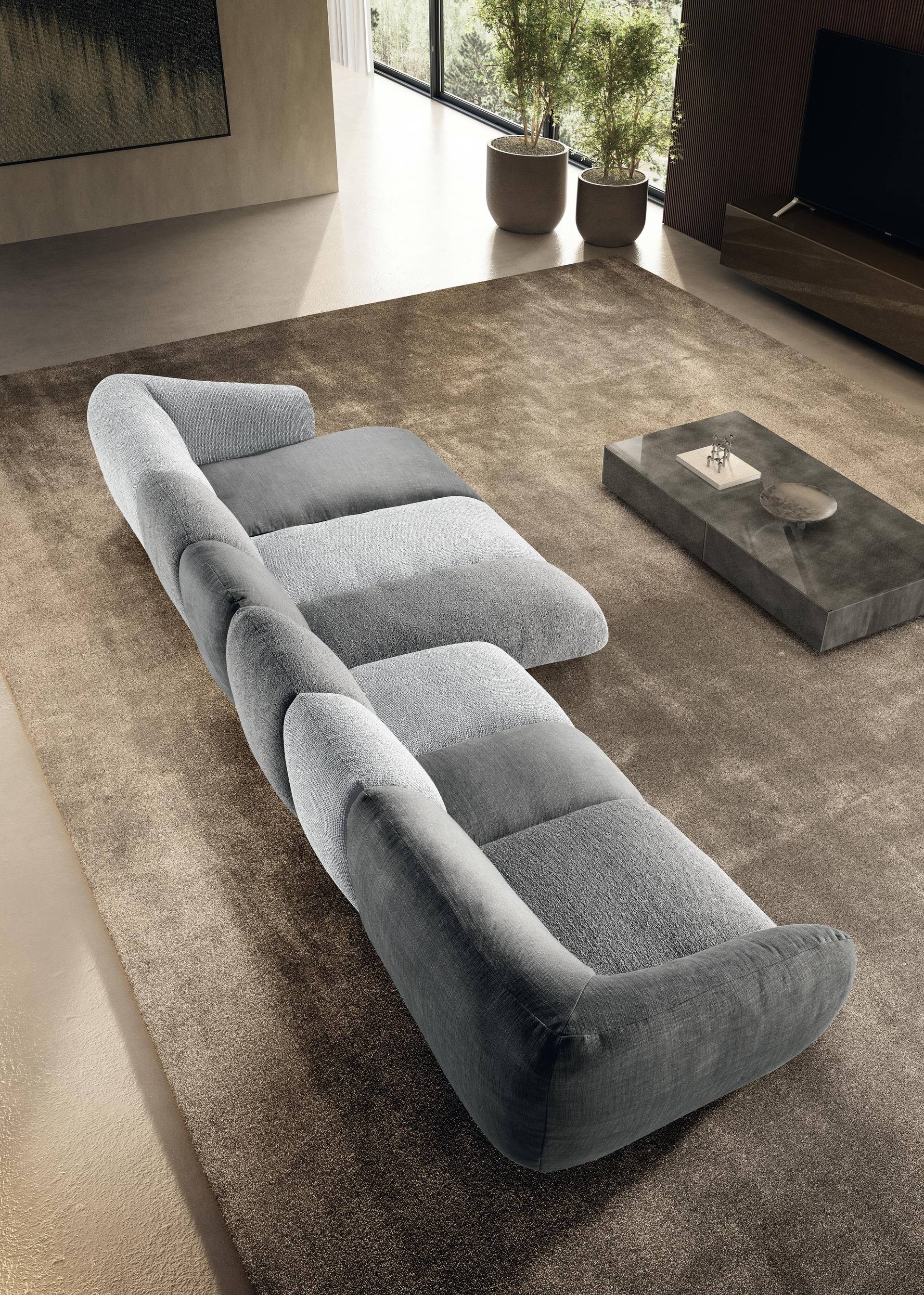 sofá gris con chaise longue | Sofá Not Only White | LAGO