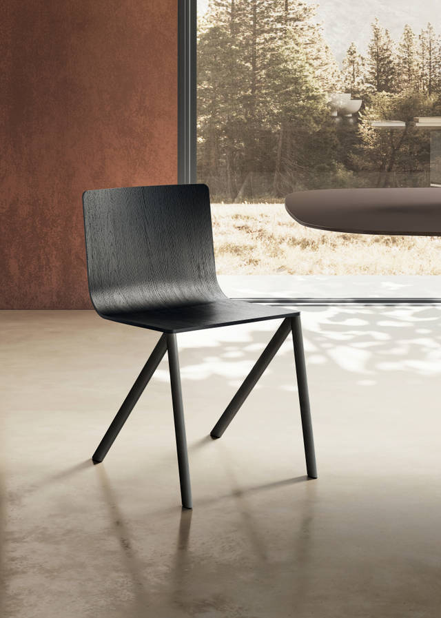 chaise en bois foncé | Chaise Mezz'aria | LAGO chaise en bois foncé | Chaise Mezz'aria | LAGO