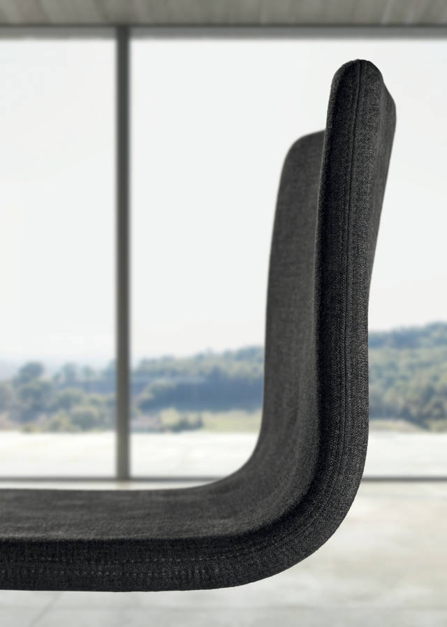 smooth fabric seat detail | Mezz'aria chair | LAGO