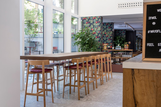 mobiliario de sala común de hotel | LAGO Design