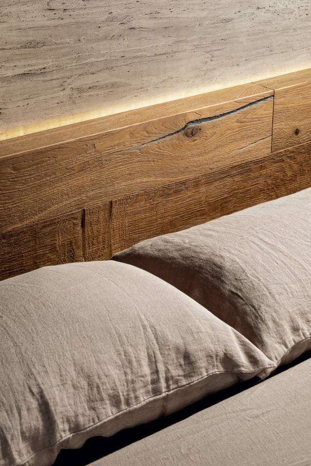 letto sospeso con testiera in legno naturale | Letto Fluttua | LAGO
