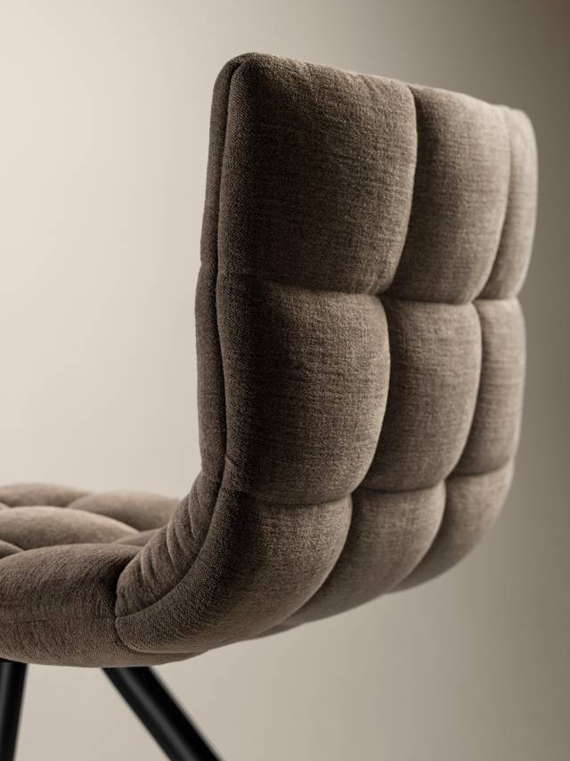 quilted fabric chair | Mezz'aria Chair | LAGO