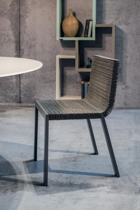 chaise originale gris foncé | Chaise Steps | LAGO