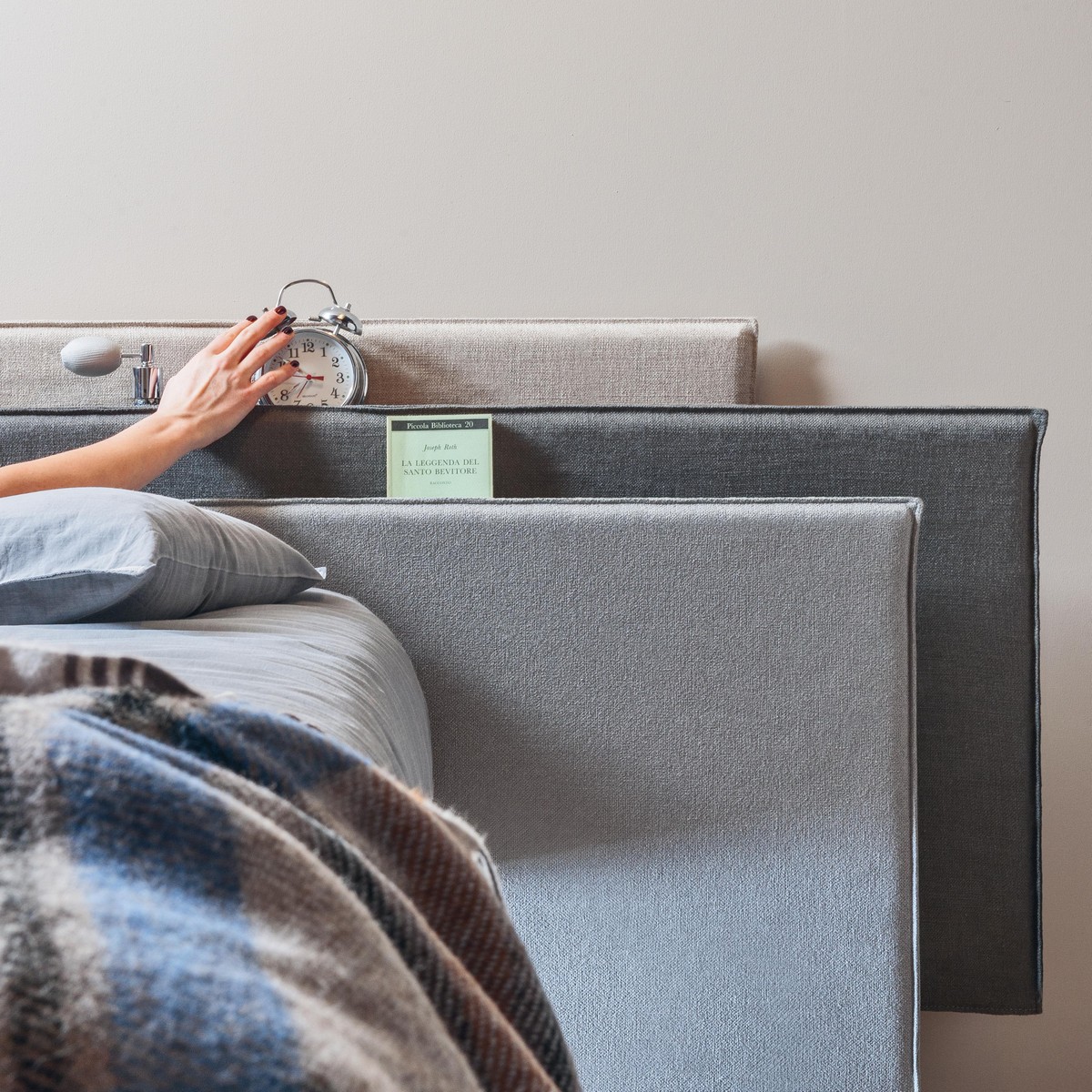 Cama con cabecero contenedor | Cama Vele | LAGO