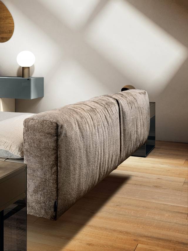 cama moderna con cabecero de tela suave | Cama Air | LAGO