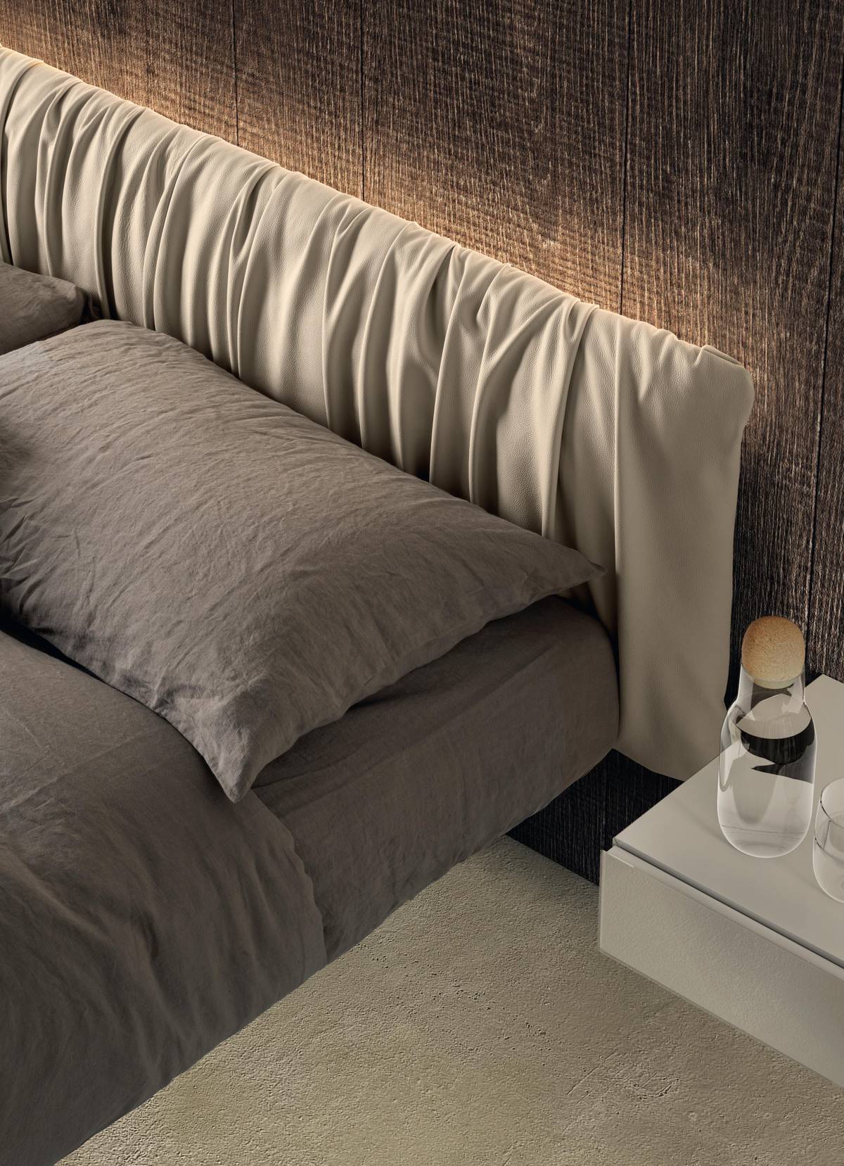 cabecera en piel beige con iluminación | Cama Fluttua | LAGO