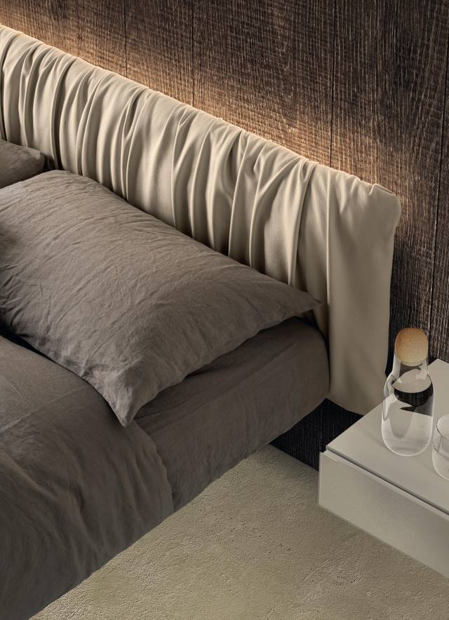 testiera in pelle beige con illuminazione| Letto Fluttua | LAGO