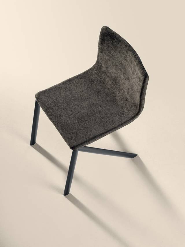 black designer chair | Mezz'aria Chair | LAGO