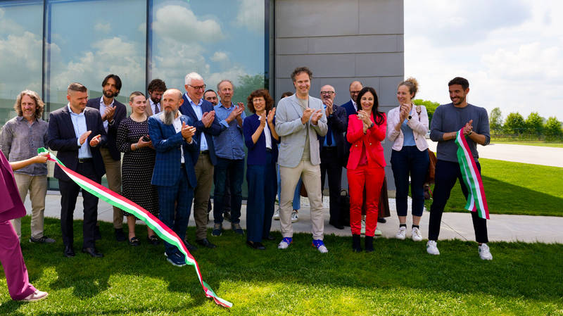 65b94040-4450-4a3b-8abe-72c0e488b4ee 65b94040-4450-4a3b-8abe-72c0e488b4ee