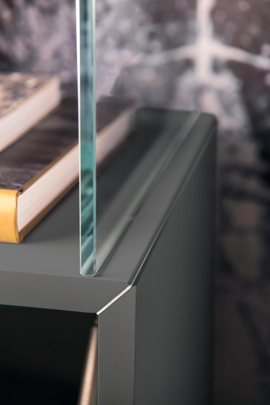 bookcase glass support detail | Air Bookshelf | LAGO