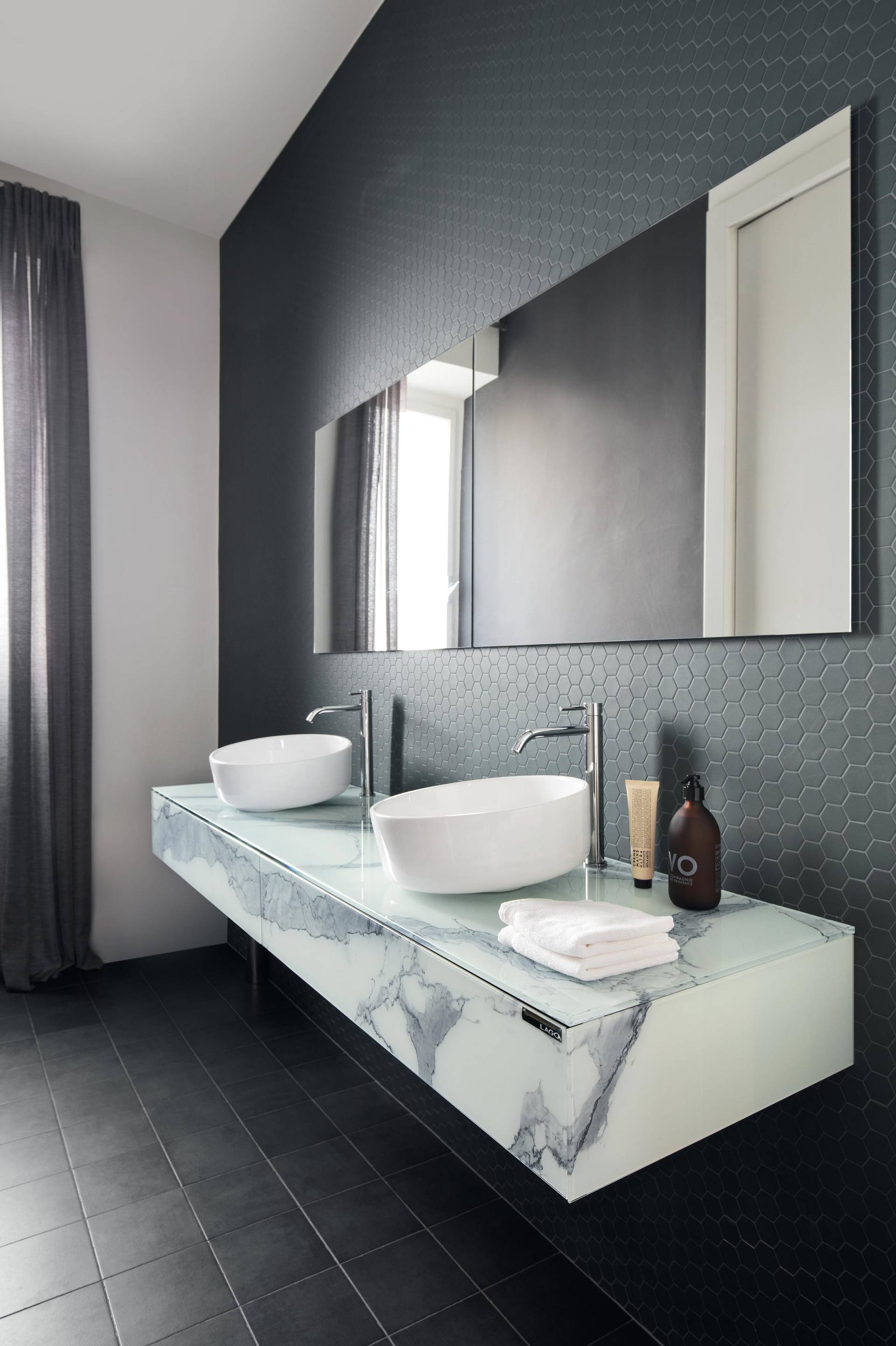 contemporary ceramic sink | Inbilico Basin | LAGO