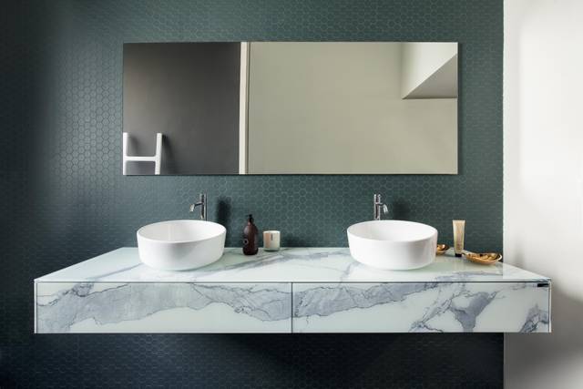 lavabo blanc en céramique avec tiroir en marbre | Lavabo Inbilico | LAGO