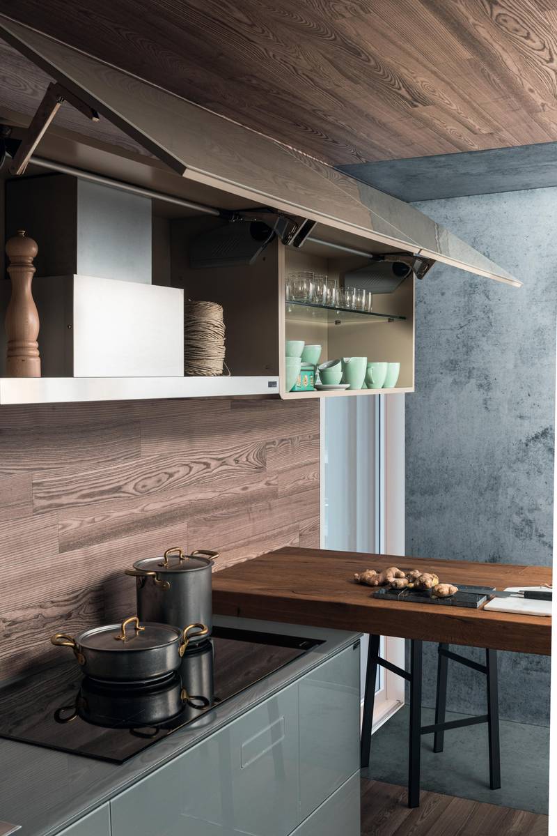 Kitchen with wooden peninsula | Kitchen 36e8 Glass | LAGO