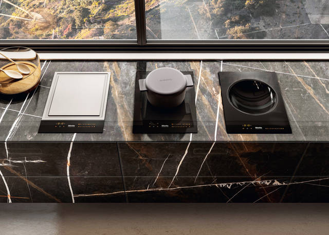 kitchen countertop with marble grain | Kitchen 36e8 Marble XGlass | LAGO