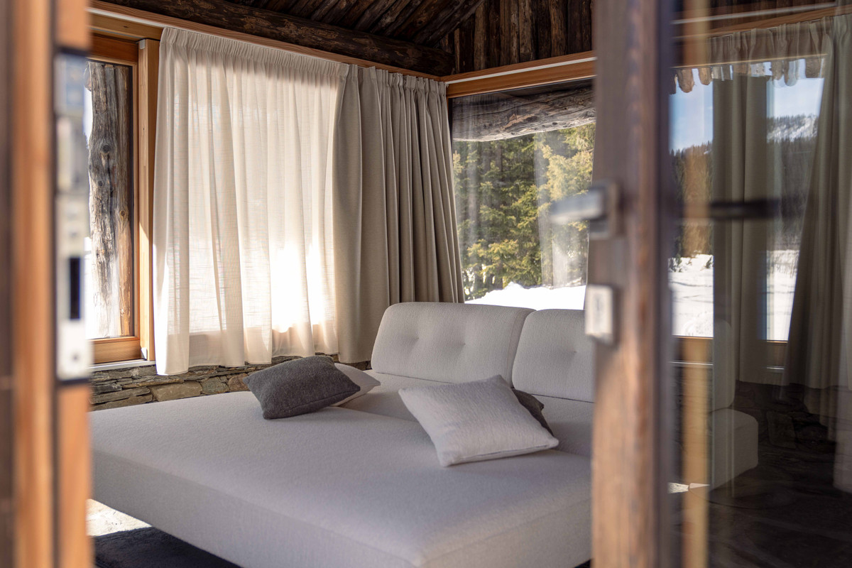 911f0216-f6c2-49ee-9f39-056a1088d82c