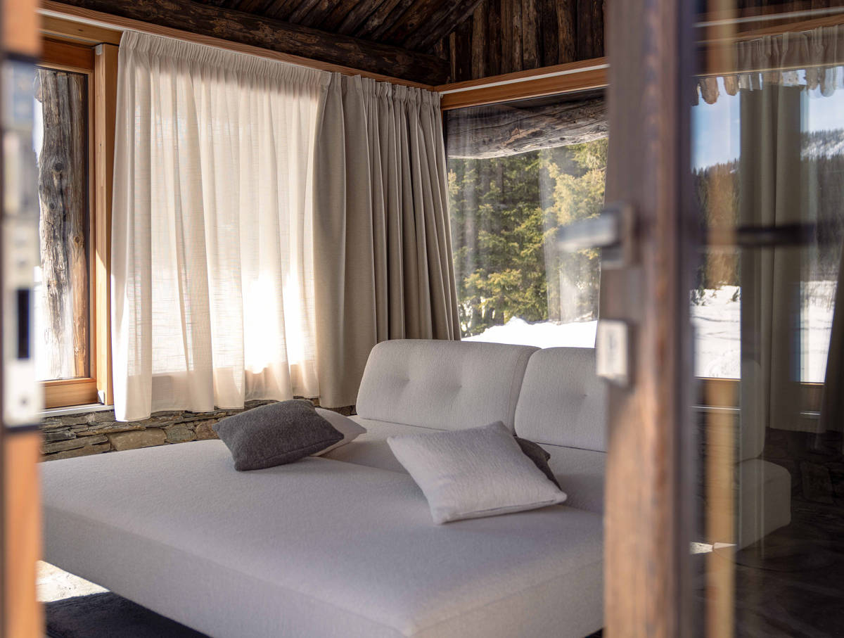 911f0216-f6c2-49ee-9f39-056a1088d82c 911f0216-f6c2-49ee-9f39-056a1088d82c