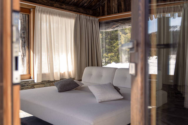 911f0216-f6c2-49ee-9f39-056a1088d82c 911f0216-f6c2-49ee-9f39-056a1088d82c