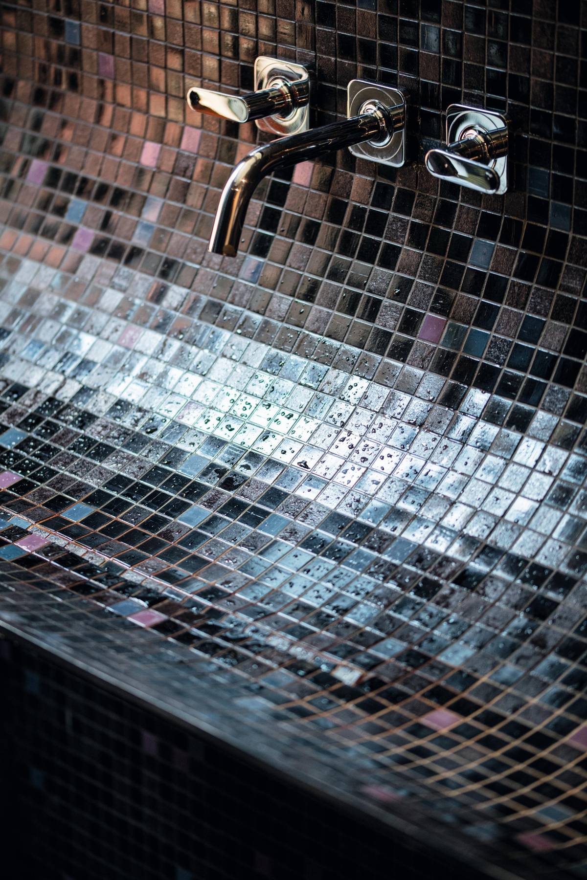 détail lavabo avec mosaïque | Lavabo Skin | LAGO