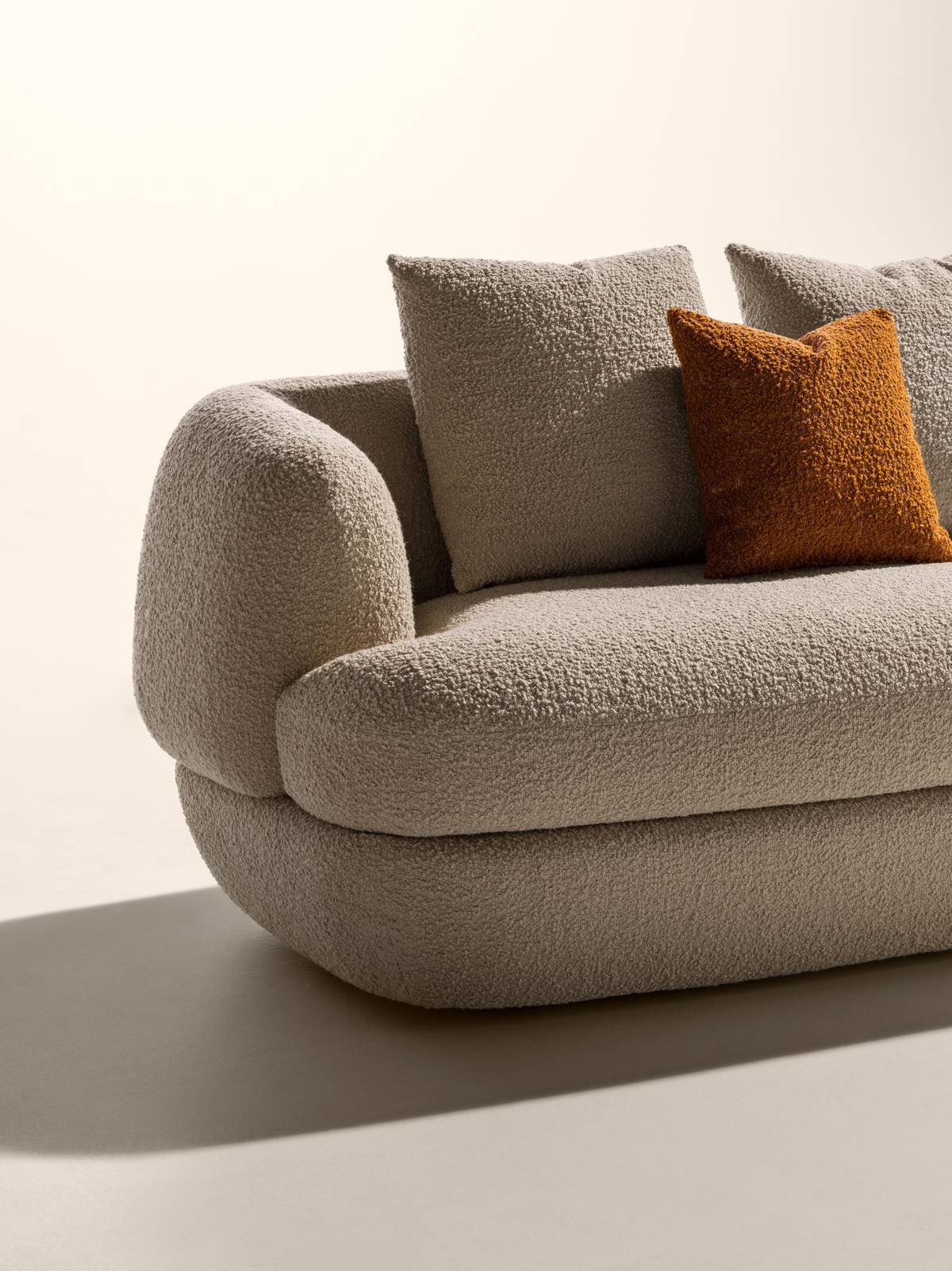 rounded fabric sofa | Biza Sofa | LAGO