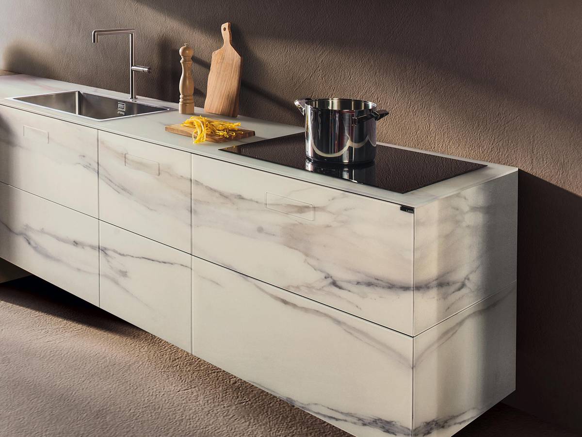 wall-mounted marble kitchen | 36e8 Marble XGlass Kitchen | LAGO