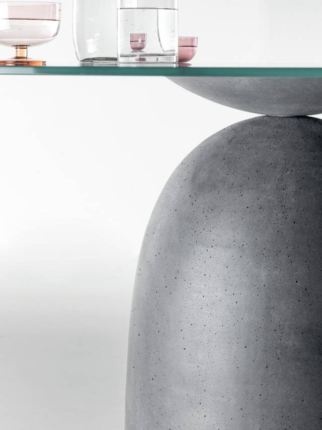 tavolo scultoreo base in cemento | Tavolo Janeiro | LAGO
