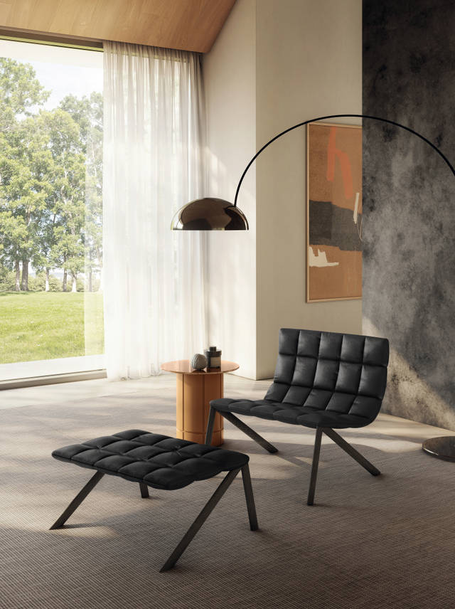 sillón de piel negra con reposapiés | Sillón Mezz'aria | LAGO
