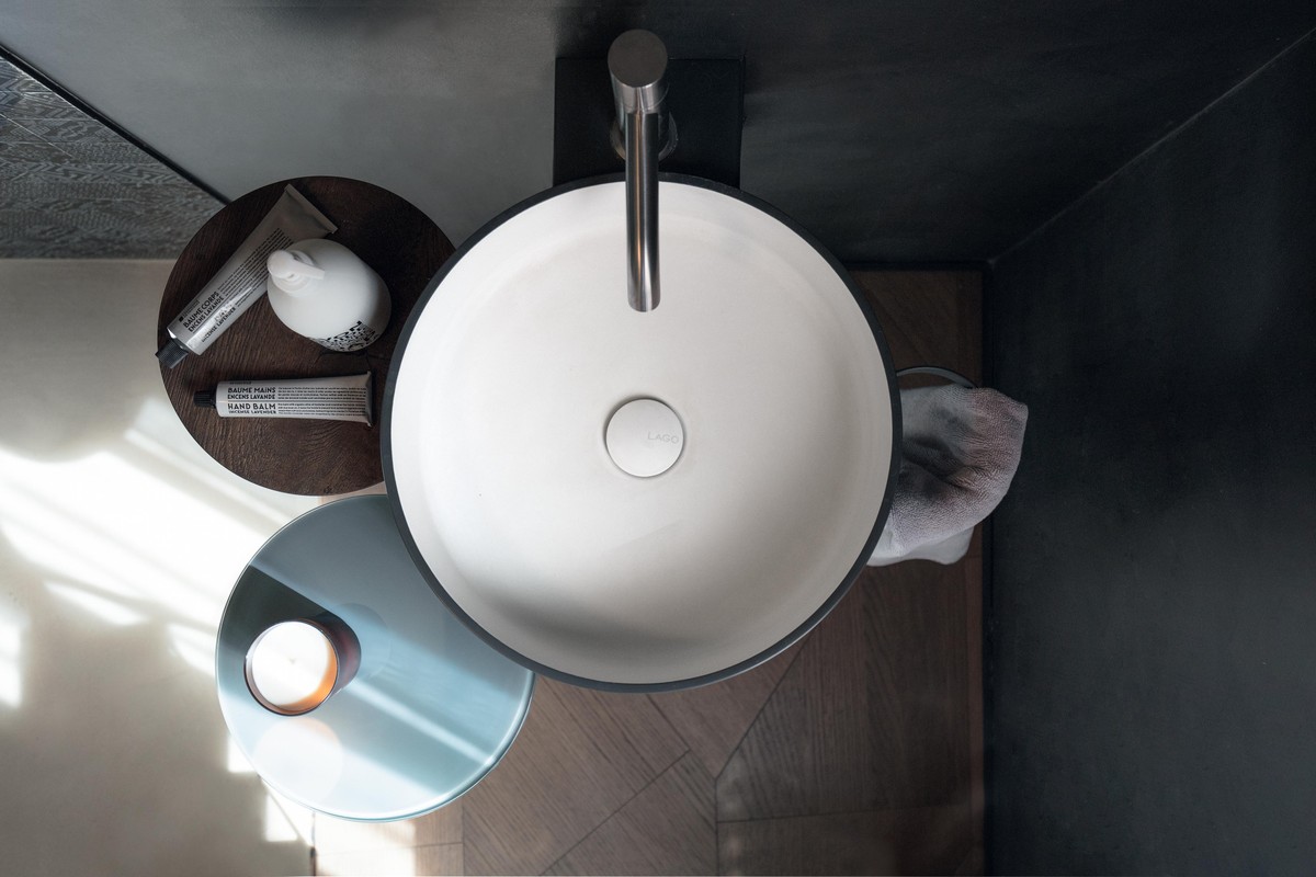 circular washbasin with shelves | Cellule Basin | LAGO