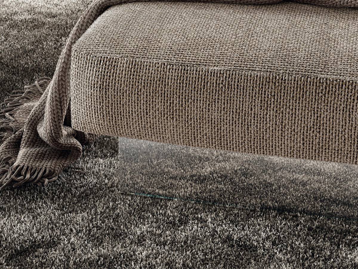 glass leg detail | Air Sofa | LAGO