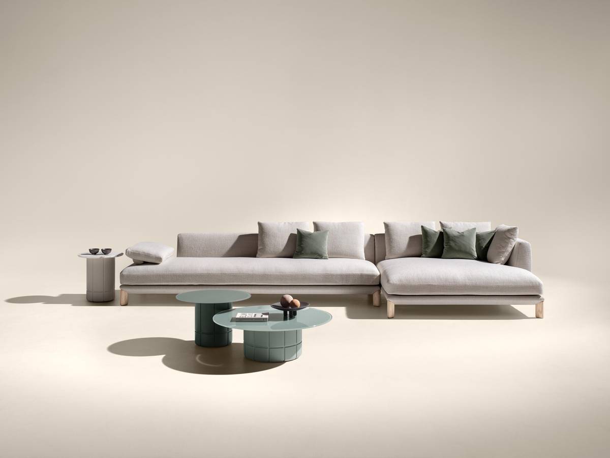 sofa with peninsula and wooden supports | Altana Sofa | LAGO