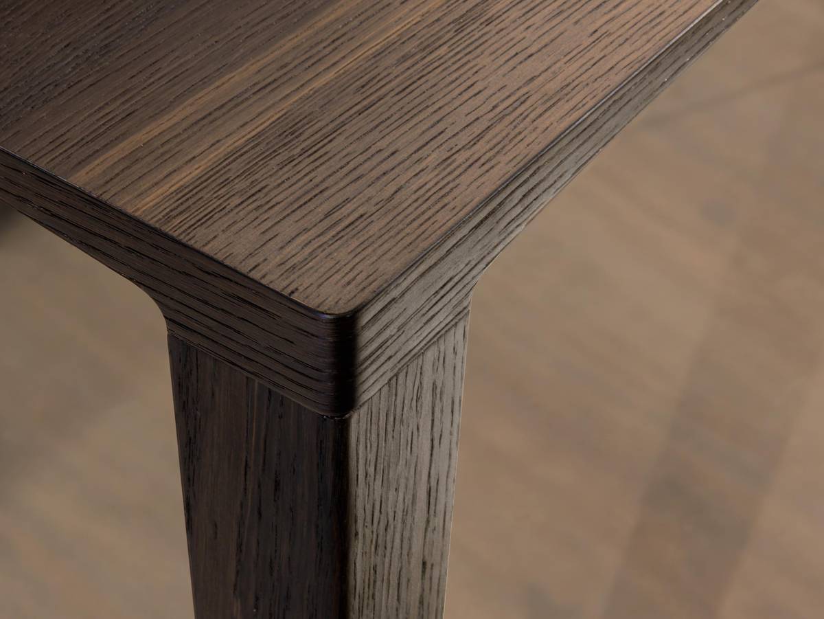 détail bois foncé table | Table P&J | LAGO
