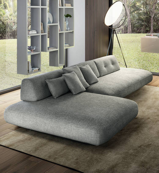 sofá gris con respaldos freestanding | Sofá Sand | LAGO