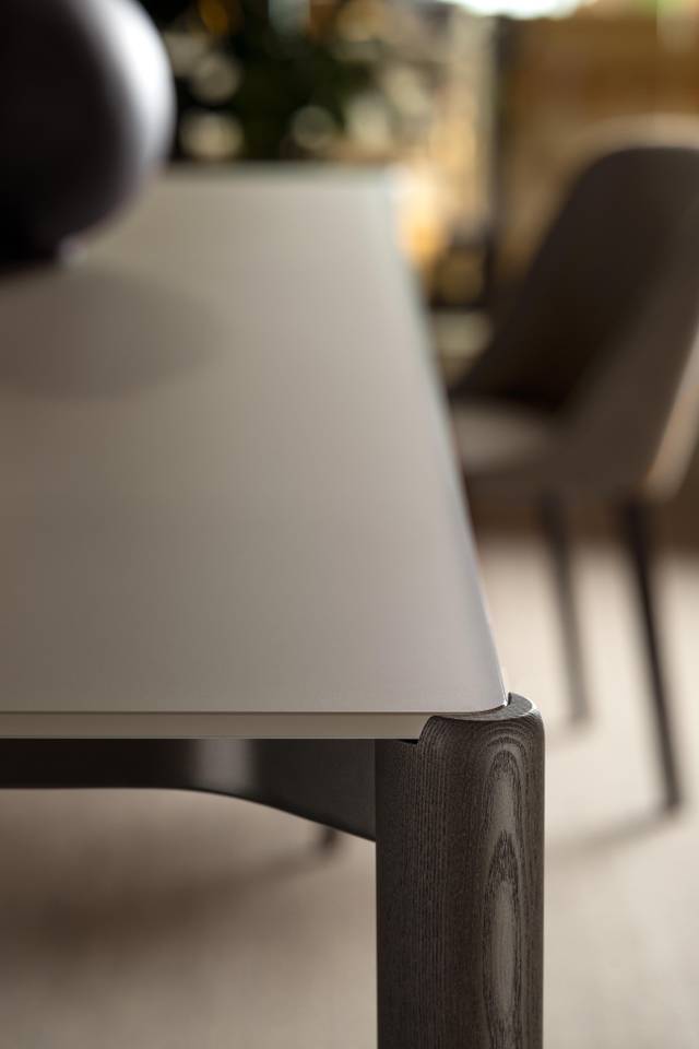 table detail wooden leg and glass top | Correr Slim Table | LAGO