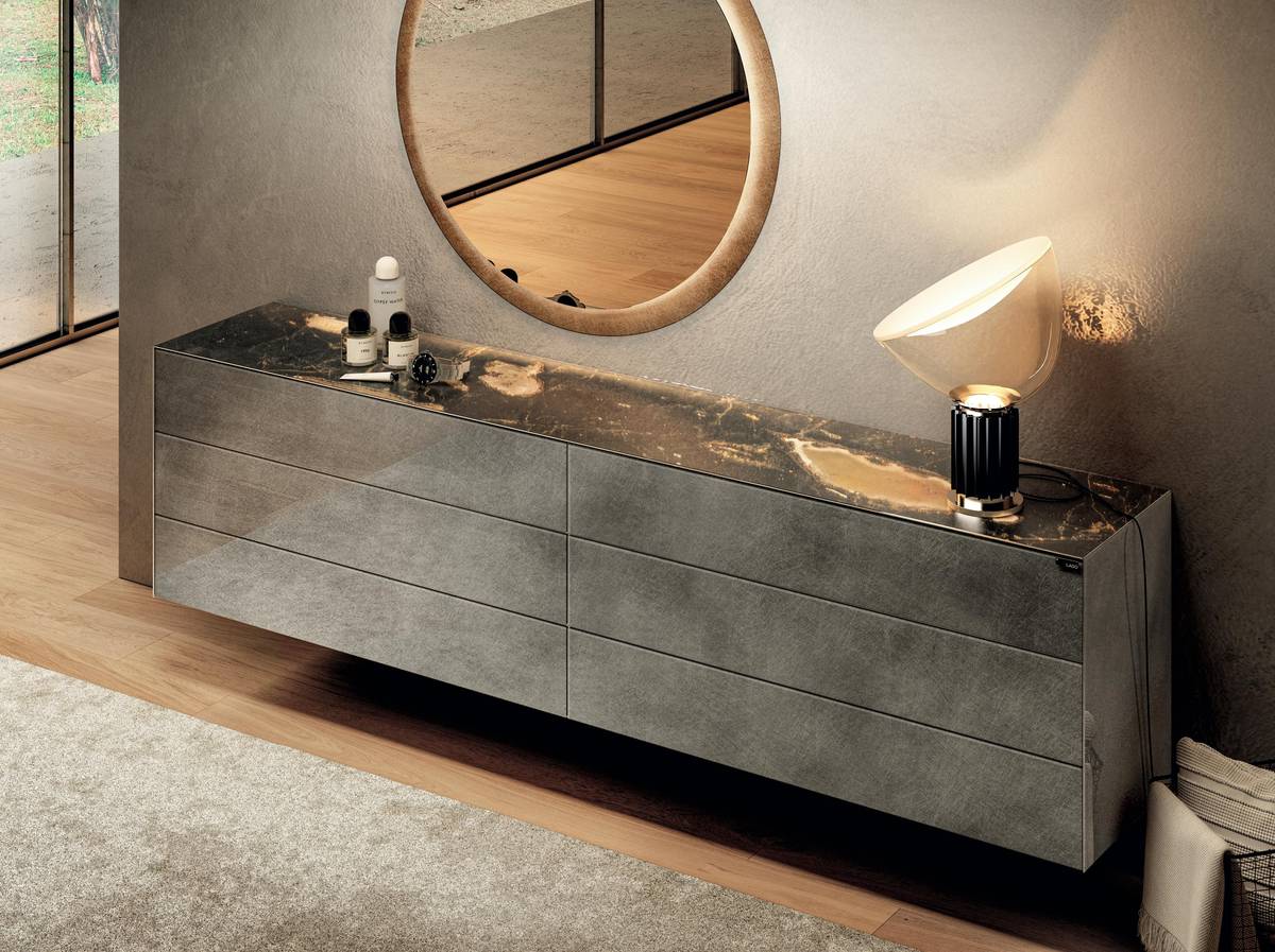 comò moderno in vetro grigio e marmo scuro | Comò Materia | LAGO comò moderno in vetro grigio e marmo scuro | Comò Materia | LAGO