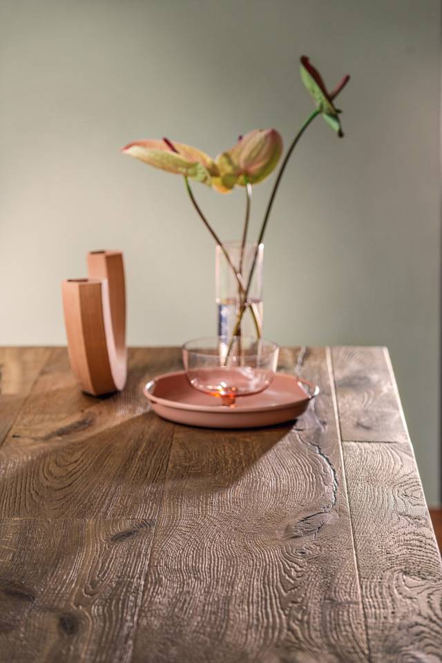 detalle tablero en madera mesa suspendida | Mesa Air | LAGO