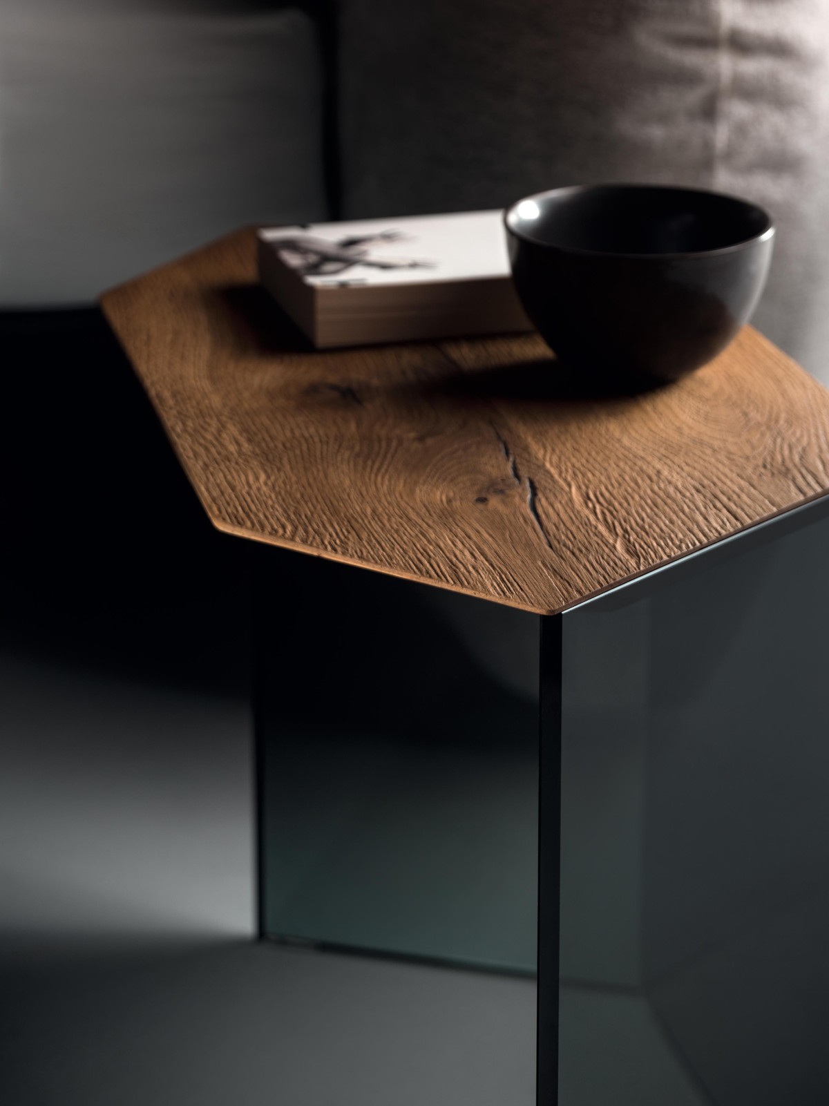 mesita de noche de diseño en madera y cristal | Mesita de Noche Livre | LAGO